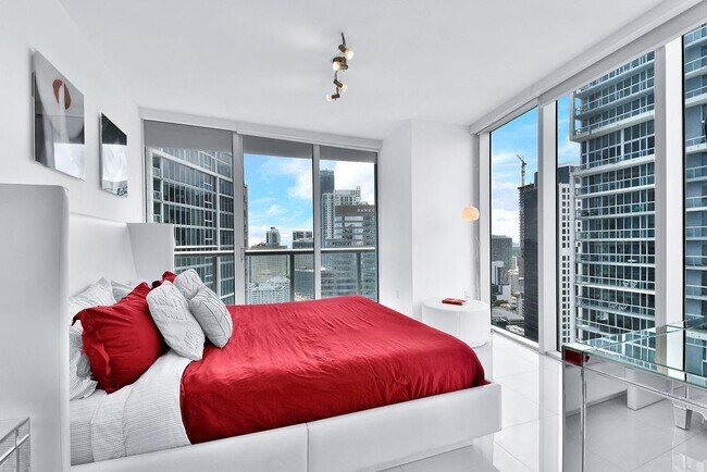 Building Photo - 475 Brickell Ave