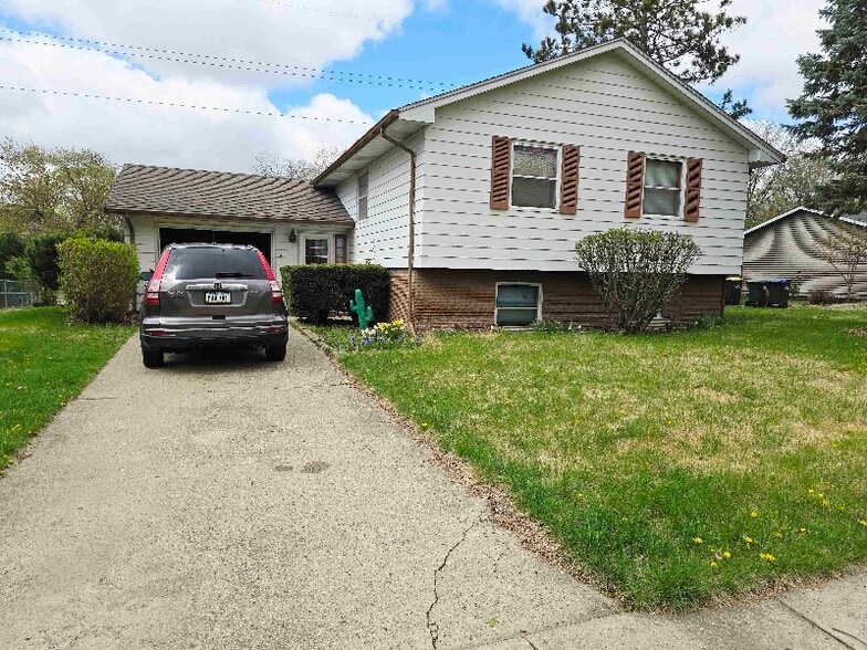 Building Photo - 2111 Palmer Cir