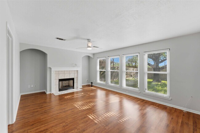 Building Photo - 3111 Glenwood Dr