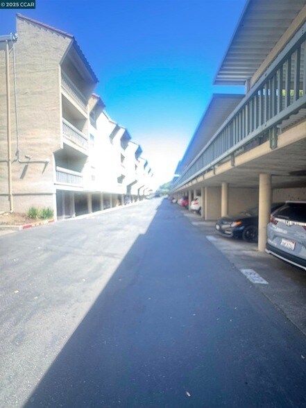 Building Photo - 1085 Murrieta Blvd