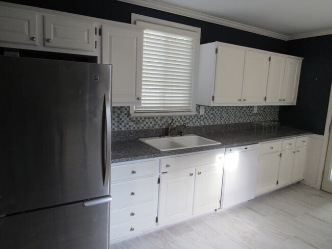 Building Photo - Cape Cod 3bed 1.5 bath in Westwood Hills, KS
