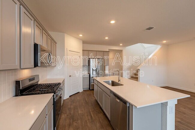 Building Photo - 2901 Louris Ln