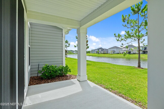 Building Photo - 180 Brandon Lks Dr