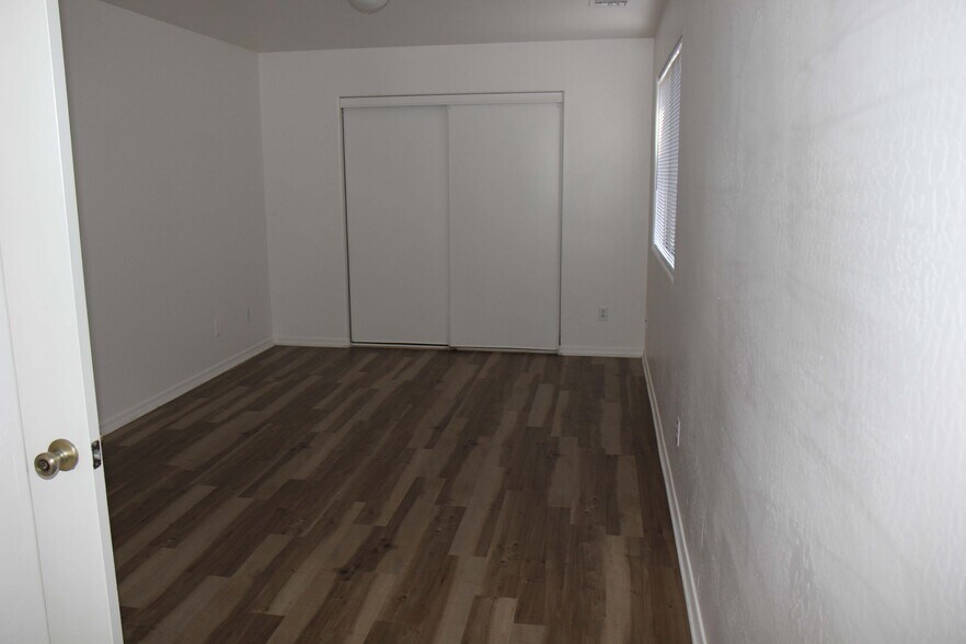 Building Photo - 6191 N Old McDonald Dr