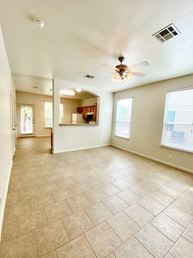 Building Photo - 2406 Allred Dr