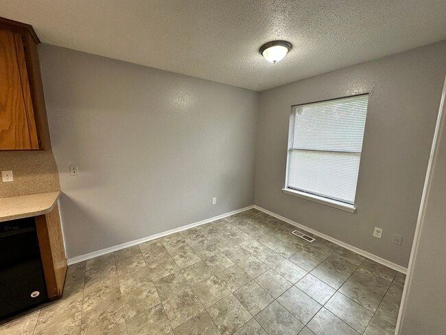 Building Photo - 3bed/2bath Home Available in Norman!