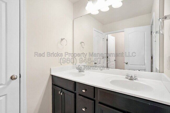 Building Photo - 127 Blossom Ridge Dr