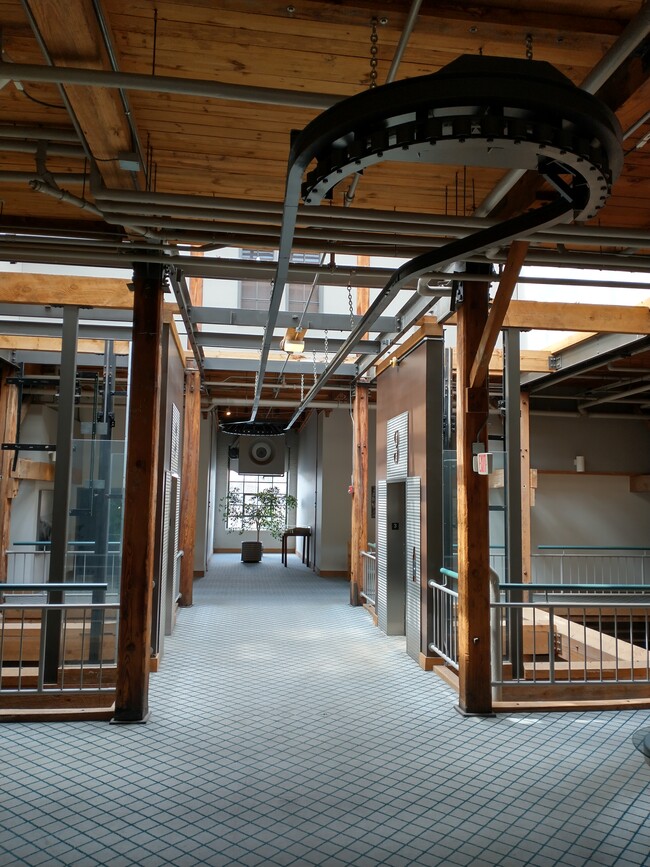Building Photo - 68 Thermos Ave