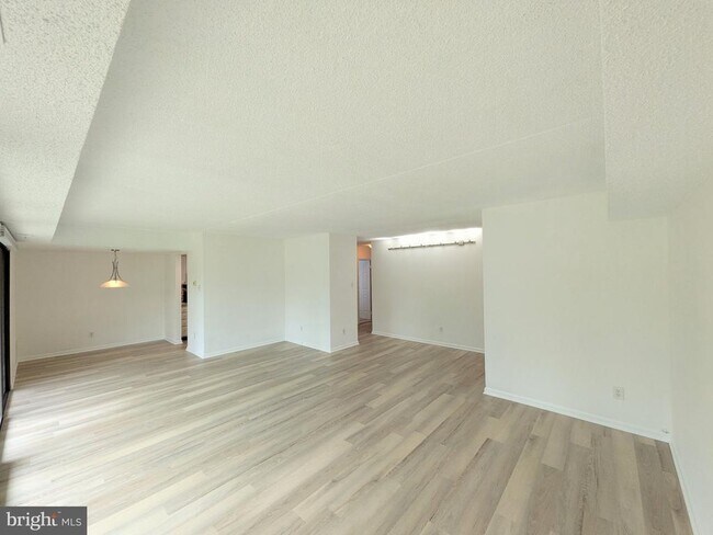 Building Photo - 34 Hermitage Dr