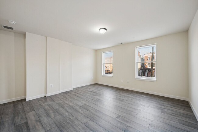 Building Photo - 876 Wynnewood Rd