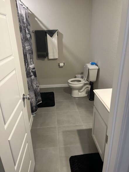 Building Photo - 805 Stonemanor Bay