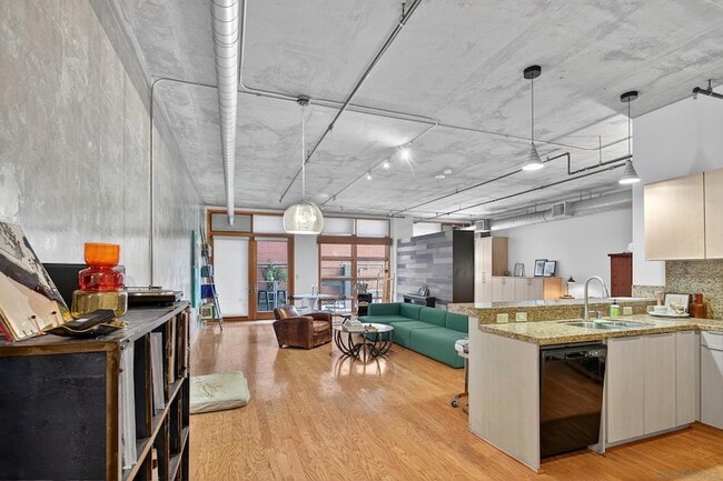 Building Photo - 877 Island Ave