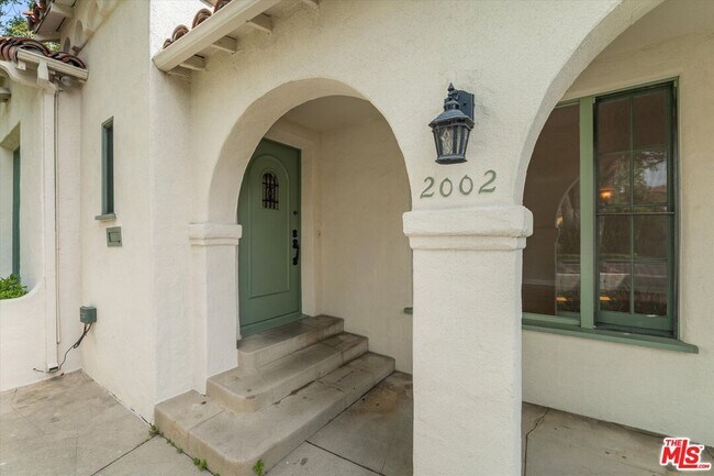 Building Photo - 2002 Kelton Ave