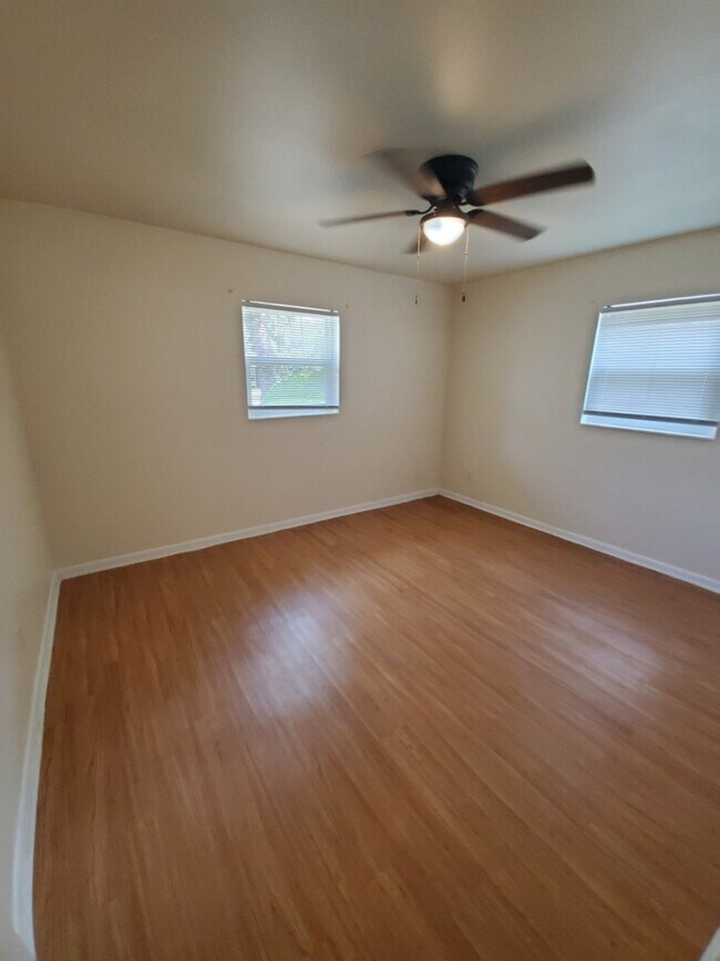 Building Photo - 136 S Belleview Way