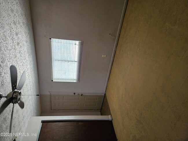 Building Photo - 1200 Bretta St