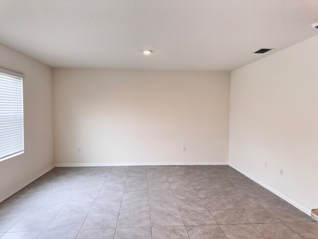 Building Photo - 325 Meadowbrook Blvd