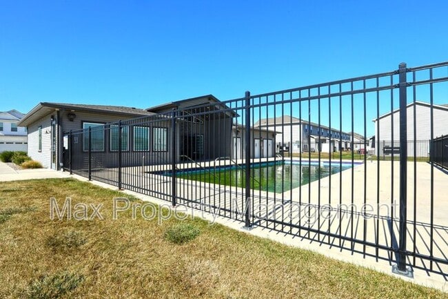 Building Photo - 2706 NW 30th Ln