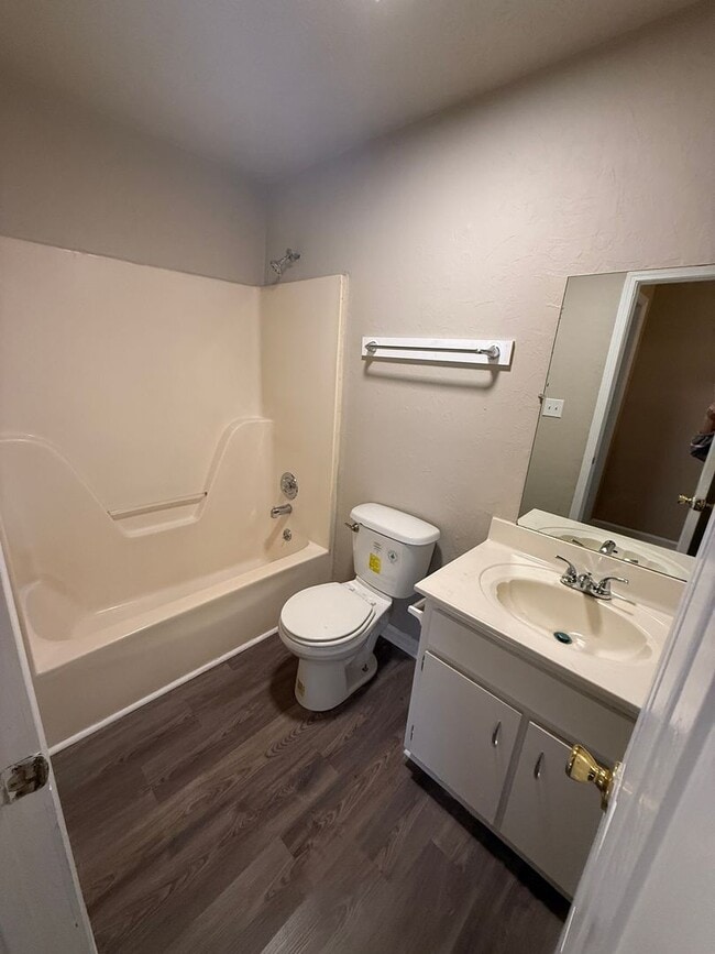 Building Photo - 113/115 Deer Creek Dr