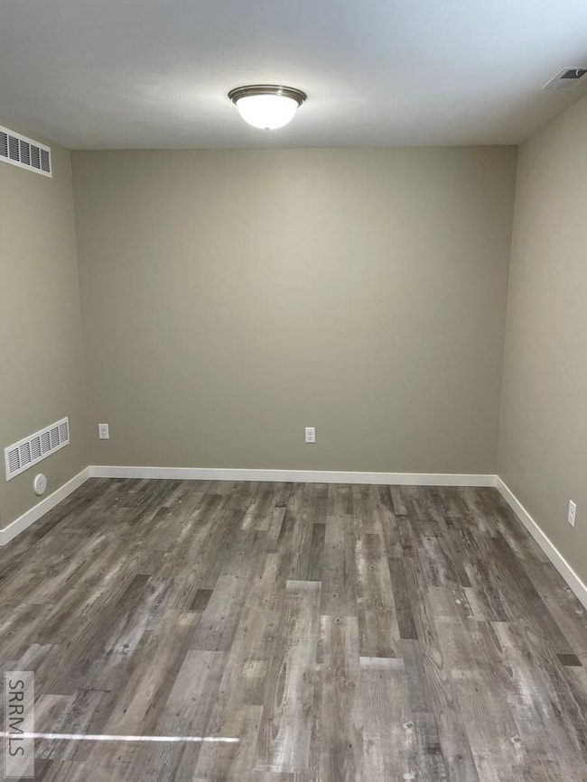 Building Photo - 530 Trails End