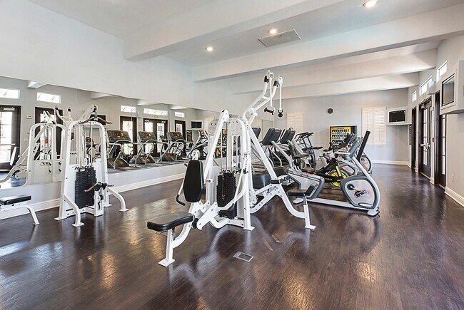 Building Photo - Bella Villagio