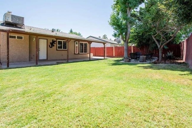 Building Photo - 4257 N Forestiere Ave