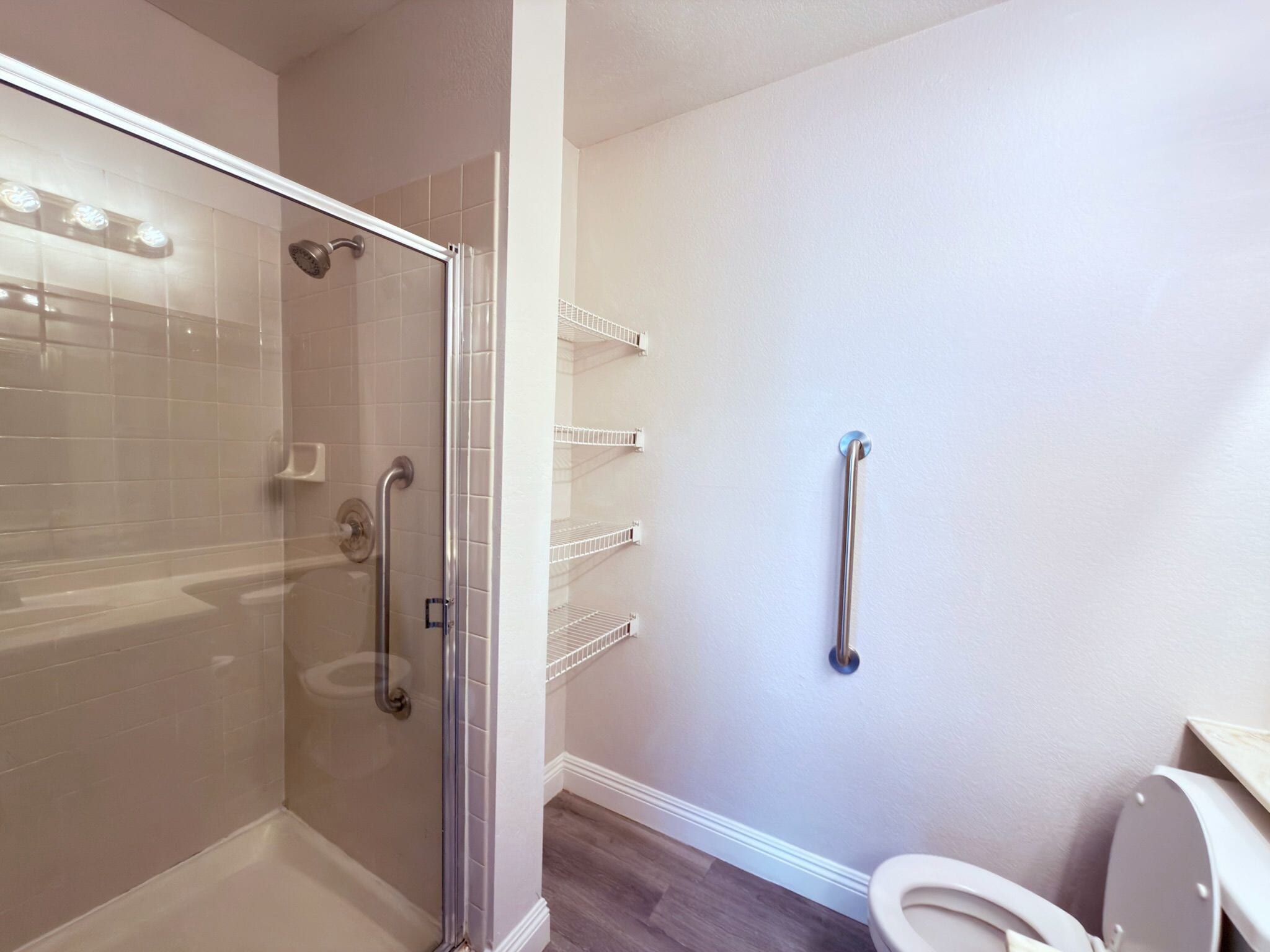 Building Photo - 2200 S Fort Apache