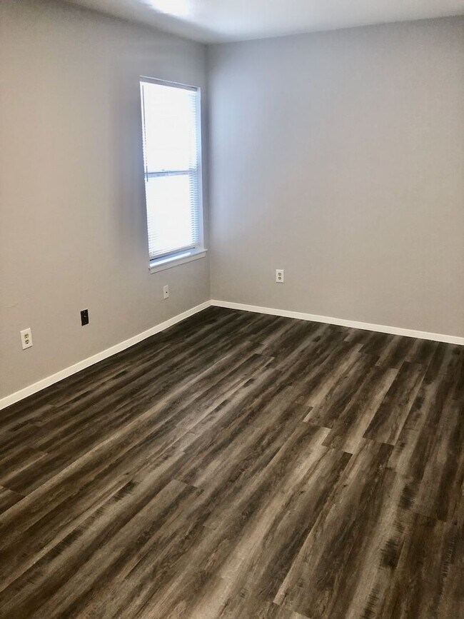 Building Photo - 12402 Alderbrook Dr