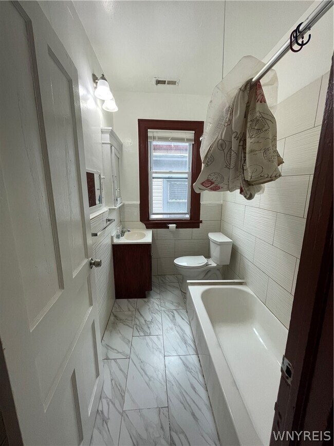 Building Photo - 298 Winslow Ave