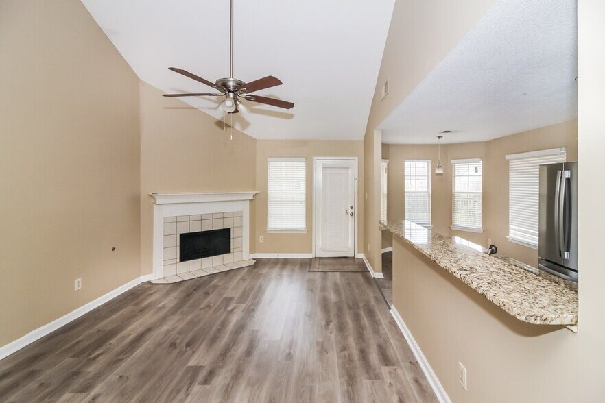 Building Photo - 1604 Marie Rd