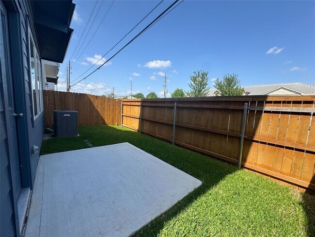 Building Photo - 33146 Willow Hts Ln