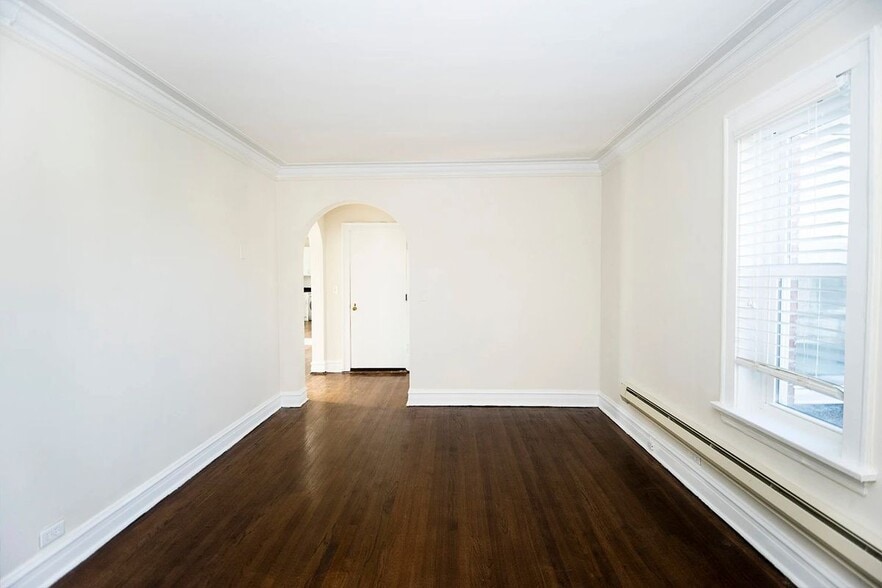 Building Photo - 918 Green Bay Rd