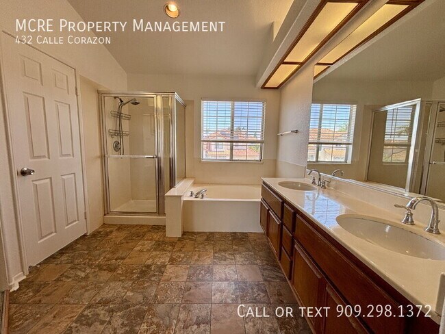Building Photo - 432 Calle Corazon