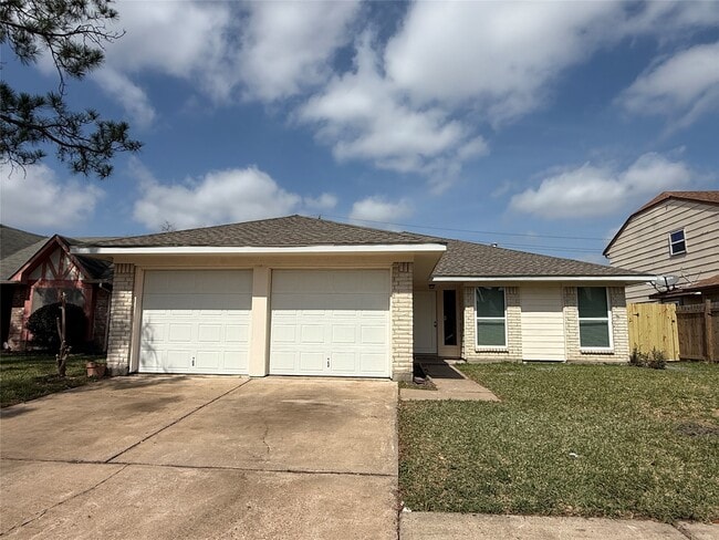 Building Photo - 10722 Sashay Dr