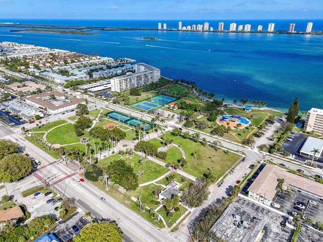 Building Photo - 414 Lake Shore Dr