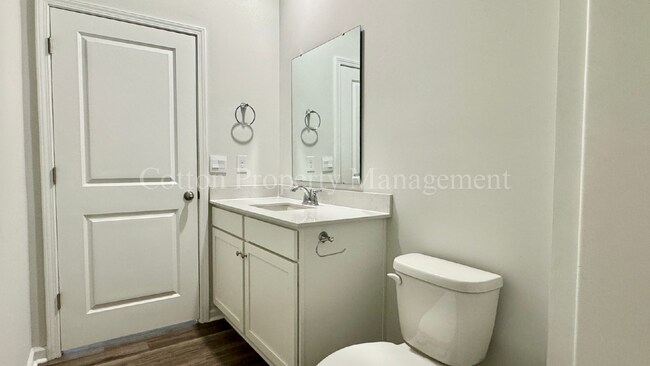 Building Photo - 2516 Centerway Ln