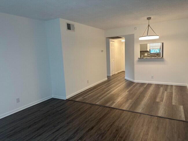 Building Photo - 21915 Lake Forest Cir