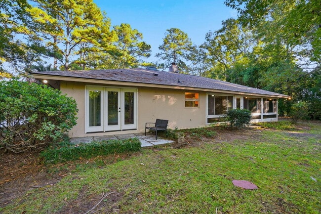 Building Photo - 815 Farm Quarter Rd