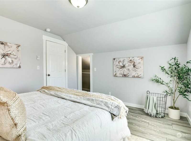 Building Photo - 640 N Anderson St