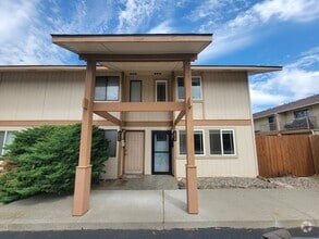 Building Photo - Townhome with Community Pool and Private P...