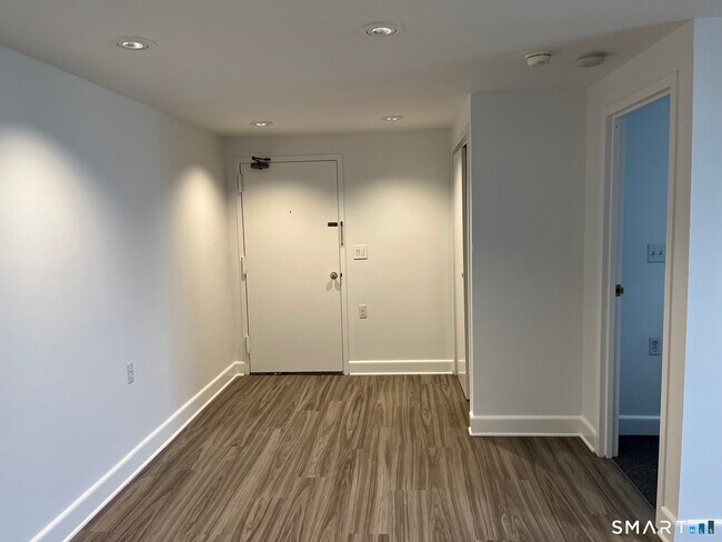 Building Photo - 60 Strawberry Hill Ave