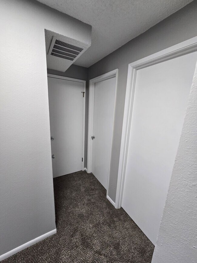 Building Photo - All Seasons Condo