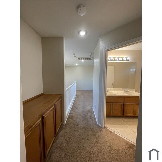 Building Photo - 2 Story Home with Gorgeous Tile Floors Downstairs