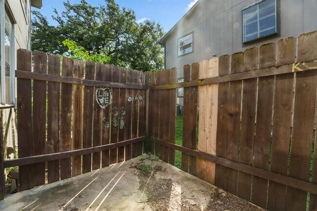 Building Photo - 608 Bracewood Cir