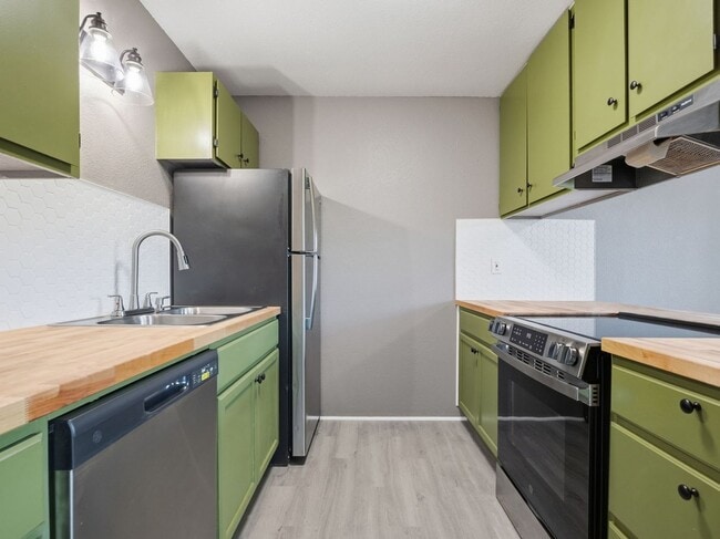 Building Photo - 336 NE Skipanon Dr