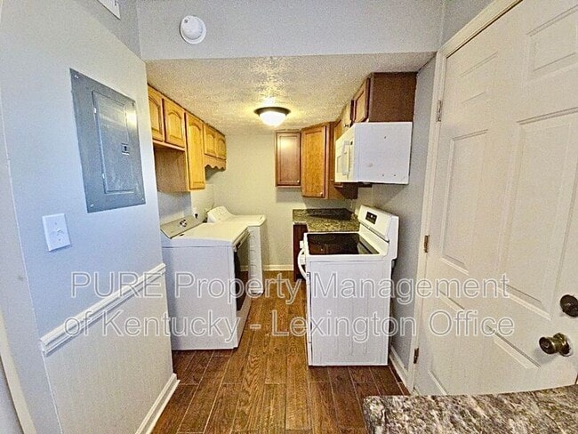 Building Photo - 305 Lake St