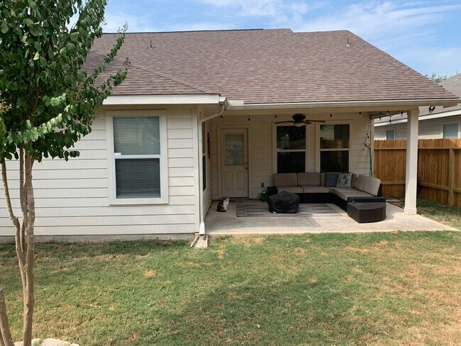 Building Photo - *COMING SOON* Stylish Living in Helotes – 3BR Home with Pool & Park Access!