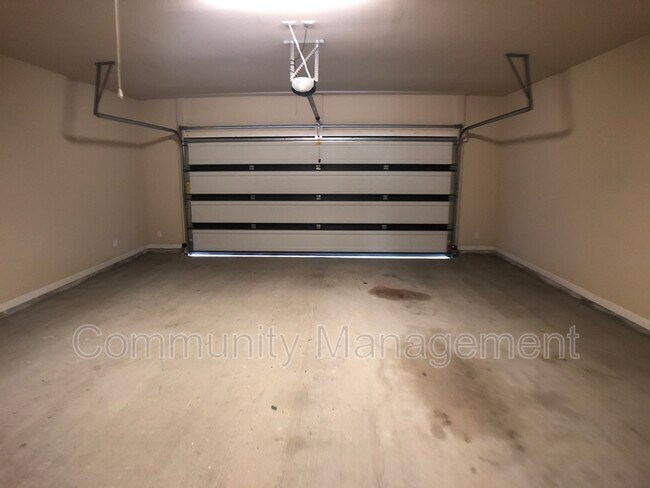 Building Photo - 13838 Ponderosa Dr
