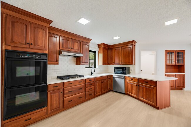 Building Photo - 2605 Glenhaven Dr
