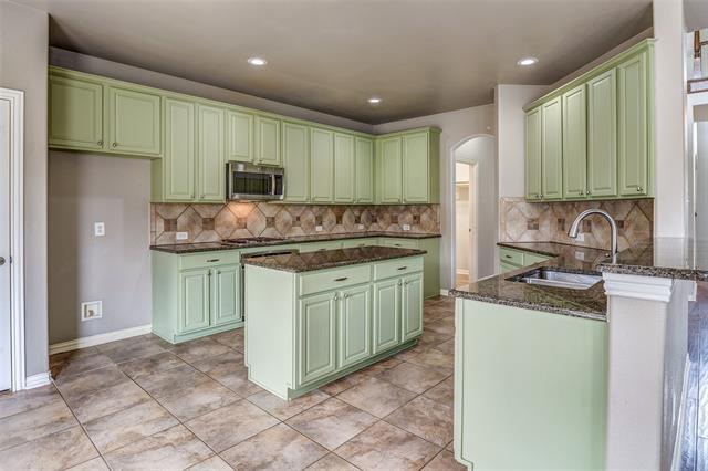 Building Photo - 916 Carlsbad Dr