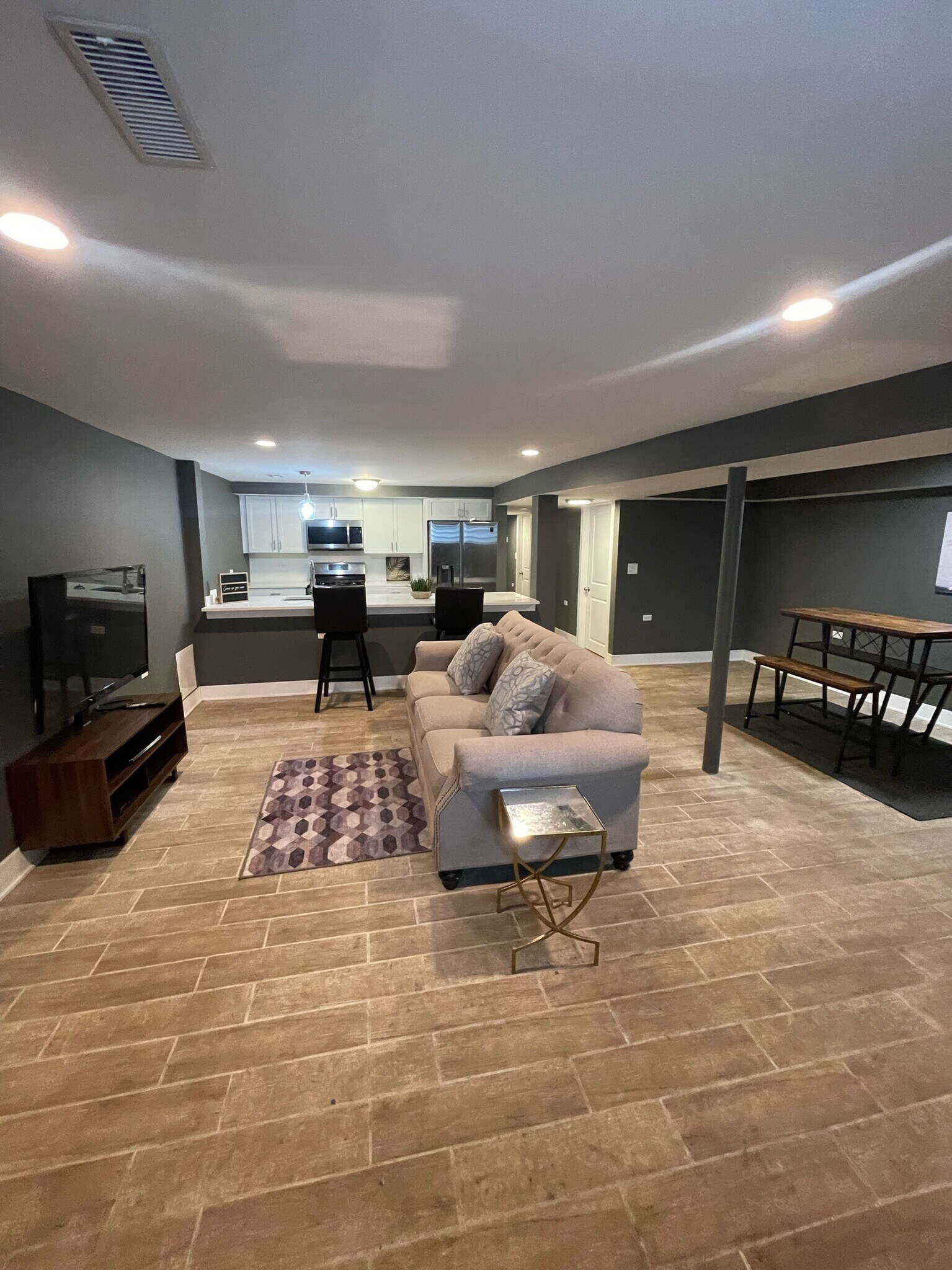 Furnished $2331 Per Month - 4836 S Michigan Ave